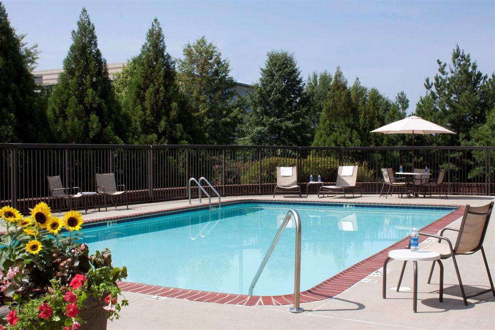 Springhill Suites By Marriott Atlanta Кеннесо Экстерьер фото