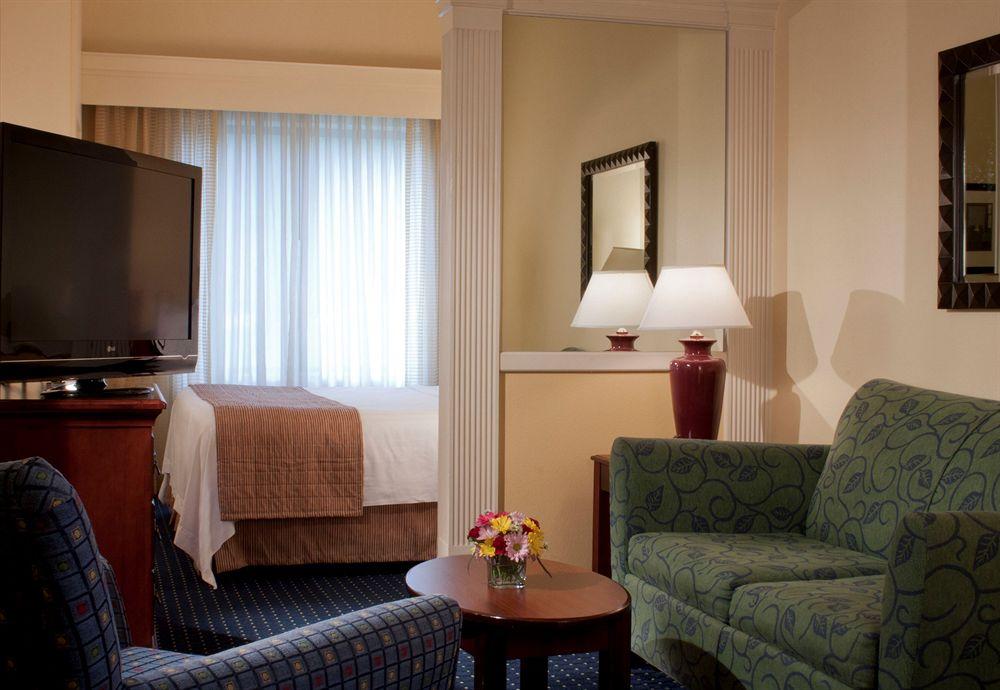 Springhill Suites By Marriott Atlanta Кеннесо Экстерьер фото