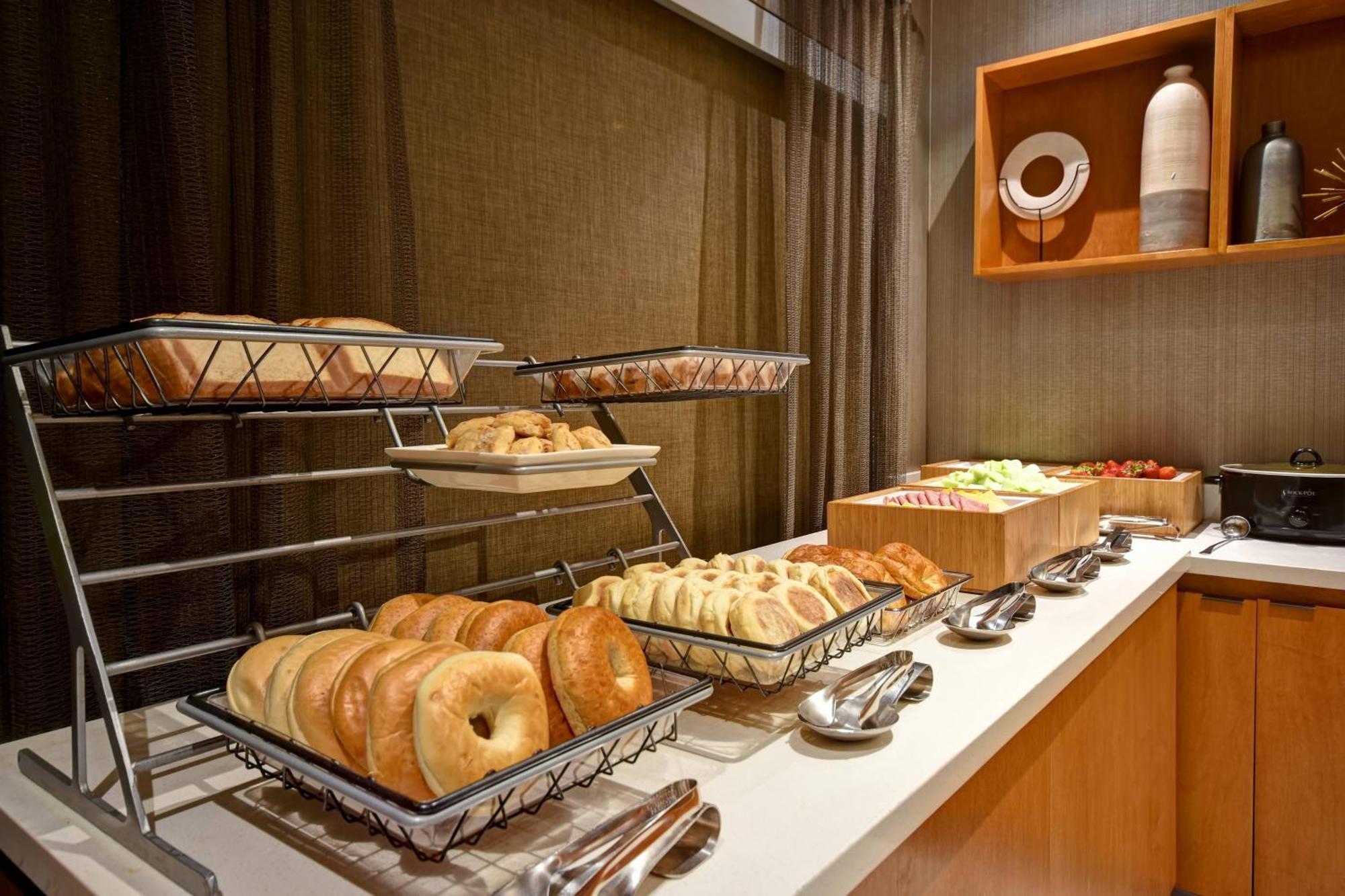 Springhill Suites By Marriott Atlanta Кеннесо Экстерьер фото