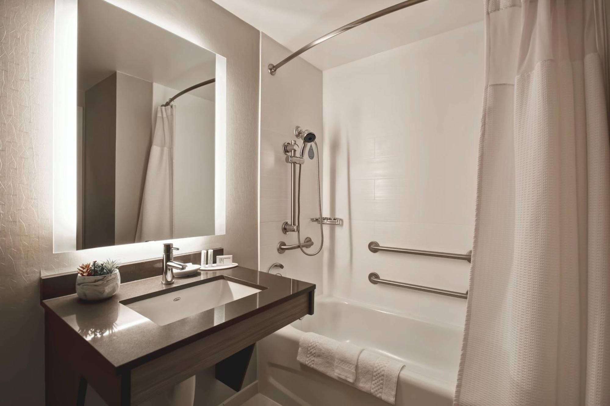 Springhill Suites By Marriott Atlanta Кеннесо Экстерьер фото