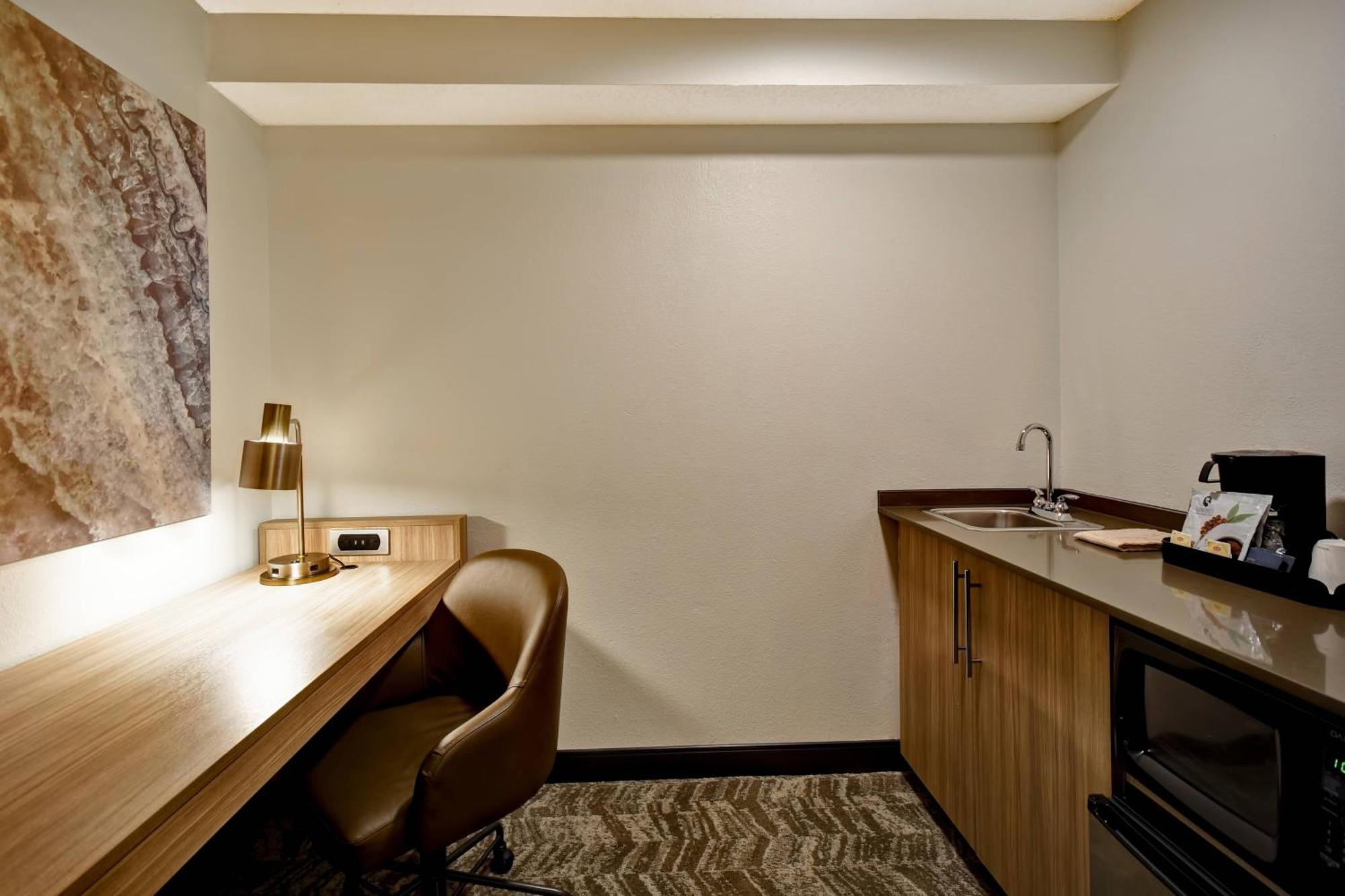 Springhill Suites By Marriott Atlanta Кеннесо Экстерьер фото