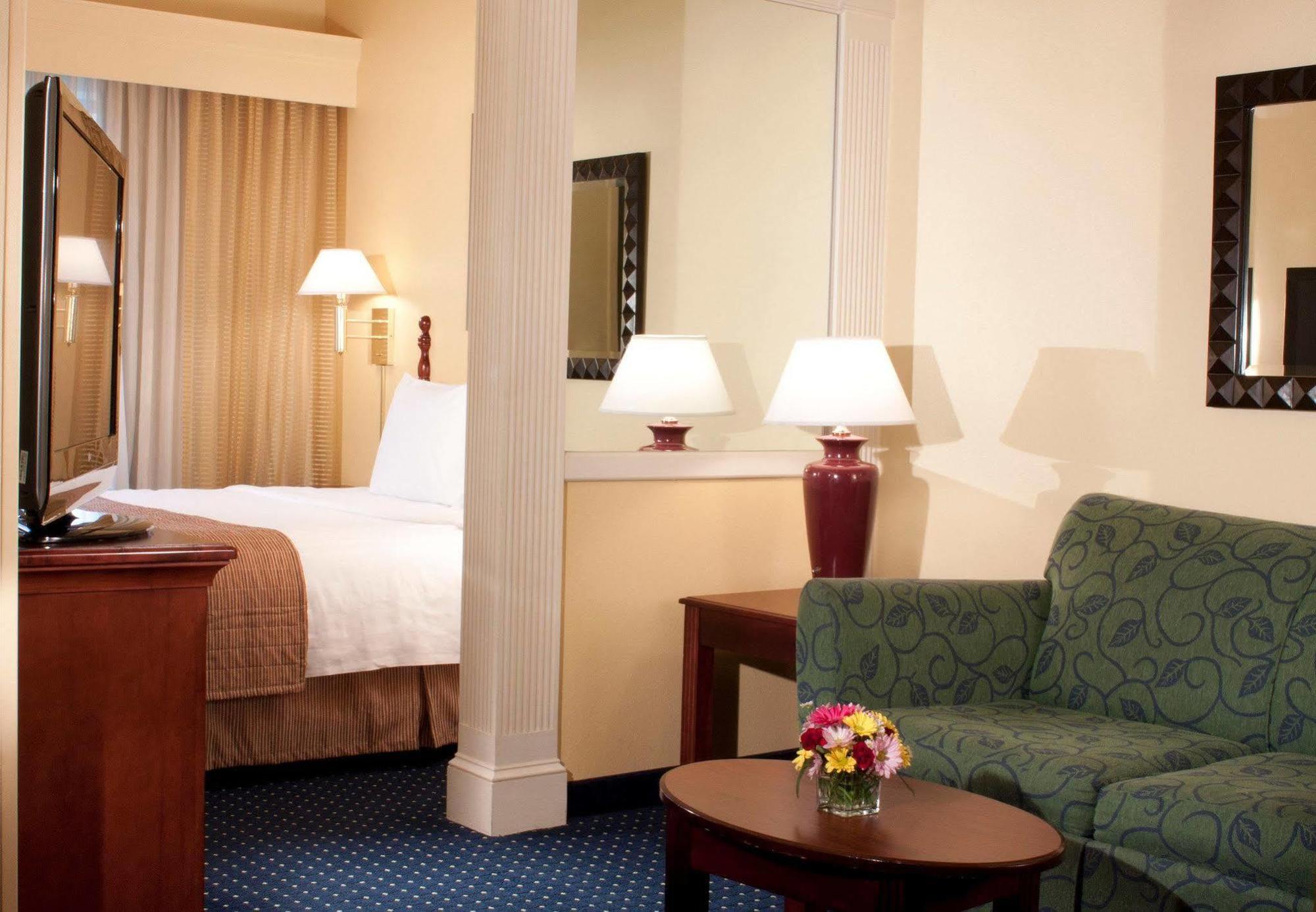 Springhill Suites By Marriott Atlanta Кеннесо Экстерьер фото